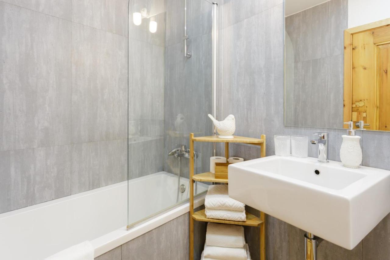 Amazing Rooftop Terrace With River And Historic City View 4 Bedrooms 4 Bathrooms Ac 19Th Century Building Chiado Lisboa Ngoại thất bức ảnh