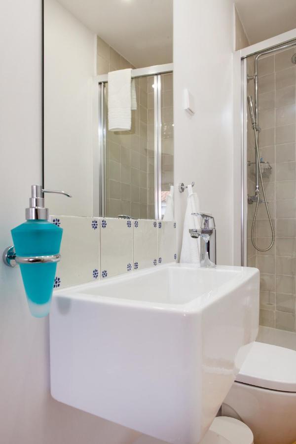 Amazing Rooftop Terrace With River And Historic City View 4 Bedrooms 4 Bathrooms Ac 19Th Century Building Chiado Lisboa Ngoại thất bức ảnh